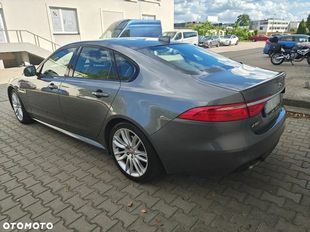 Jaguar XF 2.0 i4D AWD R-Sport - 11