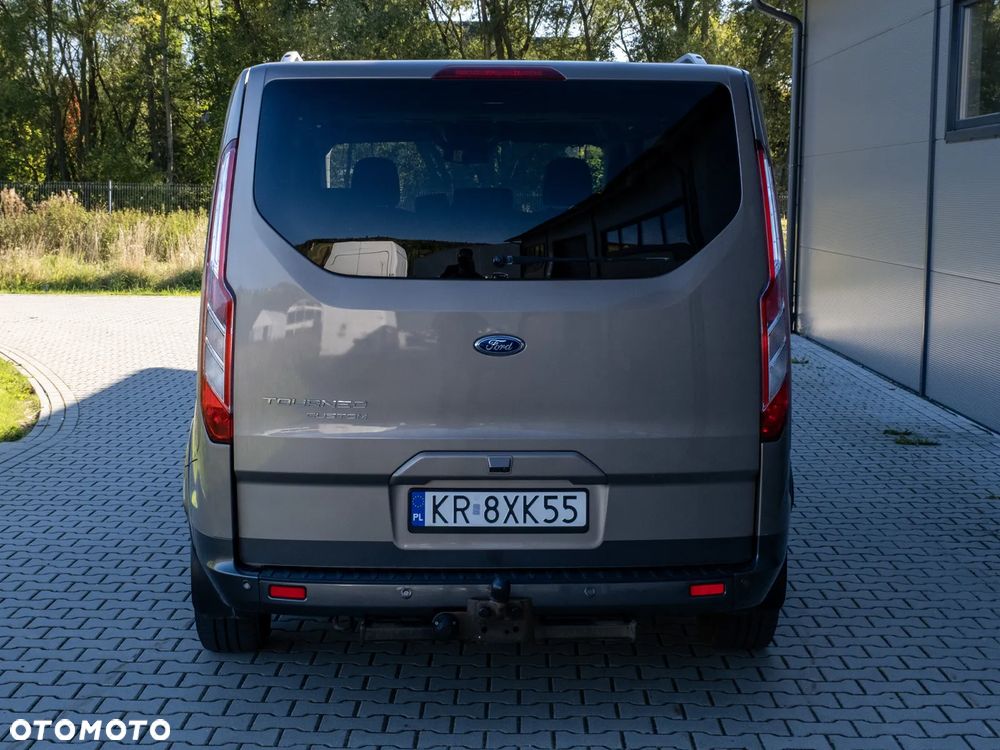 Ford Tourneo Custom - 8