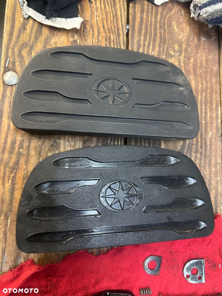 Gumy na podesty  pasażera xvs 950 Yamaha xvs 1100 drag v star oryginalne