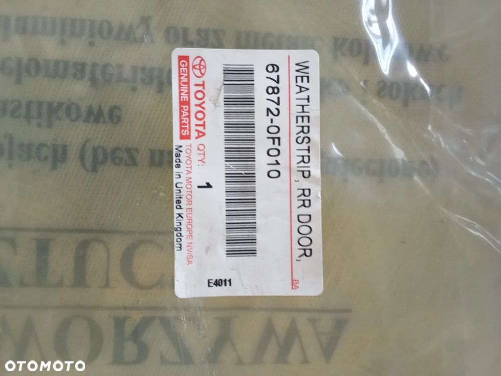 Toyota Corolla Verso uszczelka drzwi tył 67872-0F010 - 2