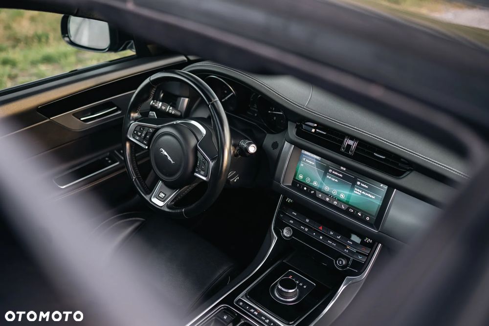 Jaguar XF E-Performance R-Sport - 8