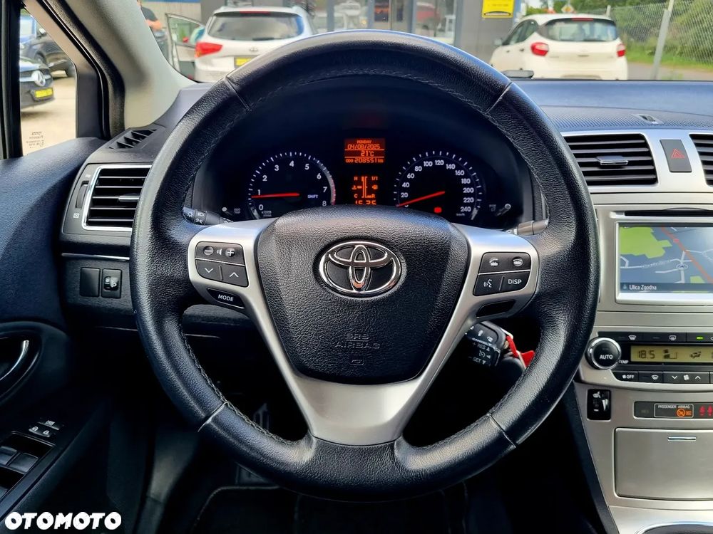 Toyota Avensis 1.8 Premium - 16
