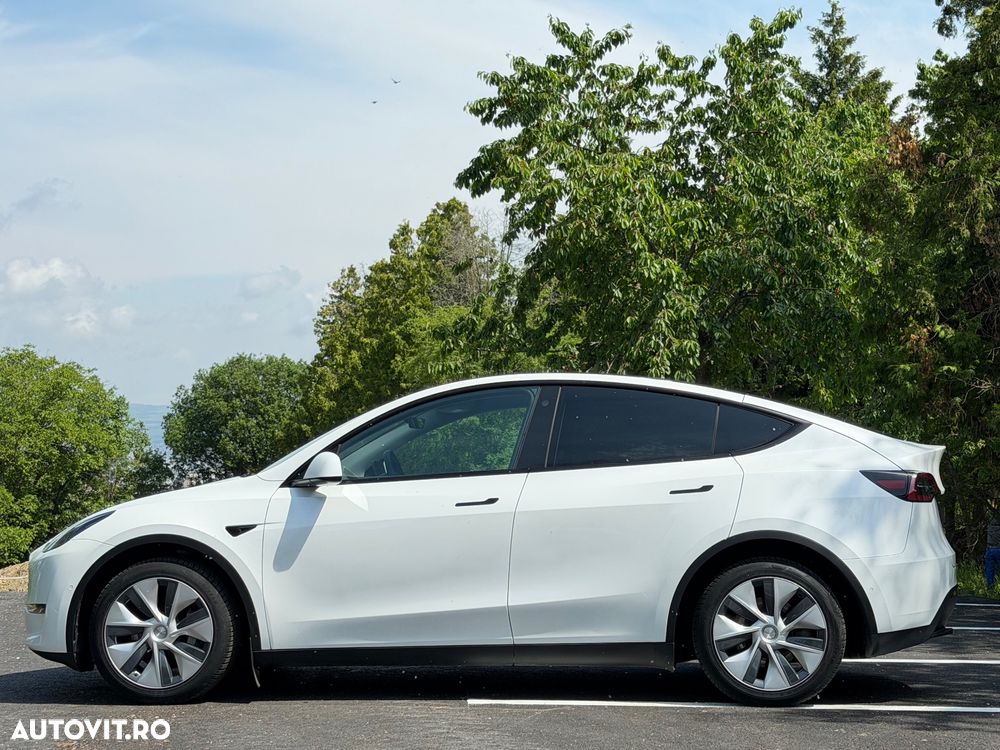 Tesla Model Y Long Range Dual Motor AWD - 8