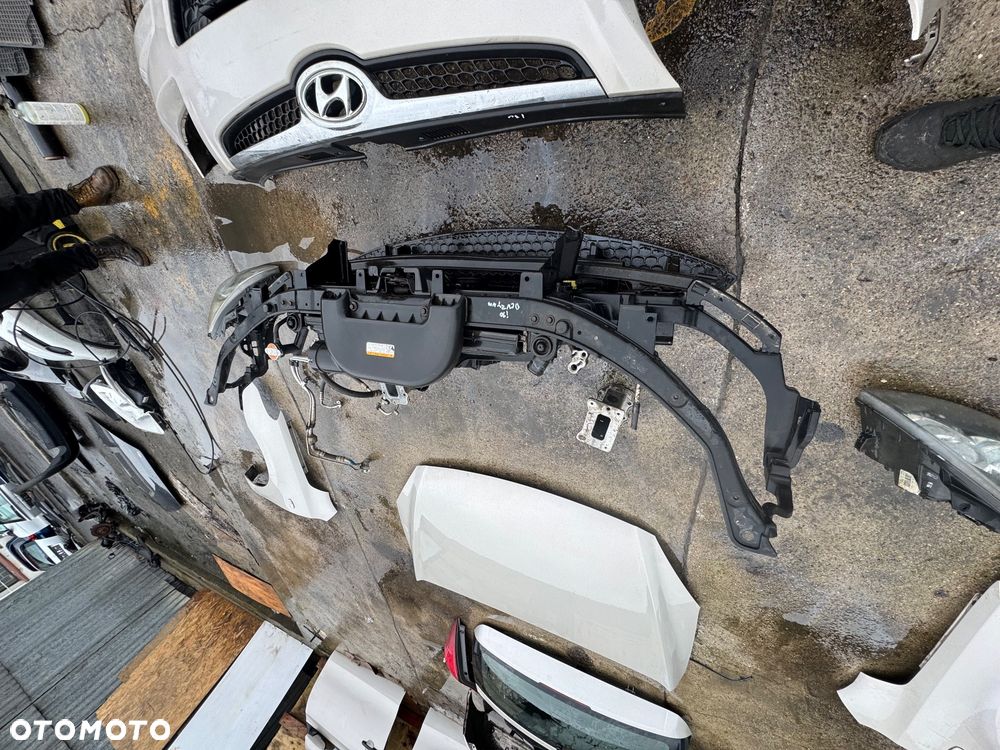 Hyundai i30 kod lakieru QU hatchback błotnik prawy lewy przedni przód drzwi prawe lewe przednie tylne srebrne szare lampa prawa lewa przednia przód soczewka maska pas przedni wąż klimy klapa tył tylnia klapa bagażnika lampy tylnie belka tył zderzak tył tylni - 6