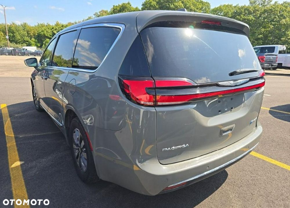 Chrysler Pacifica - 5