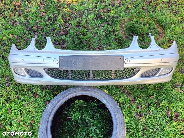 MERCEDES W211 ZDERZAK PRZEDNI PRZÓD CLASSIC PDC SPRYSKIWACZE 744 - 1