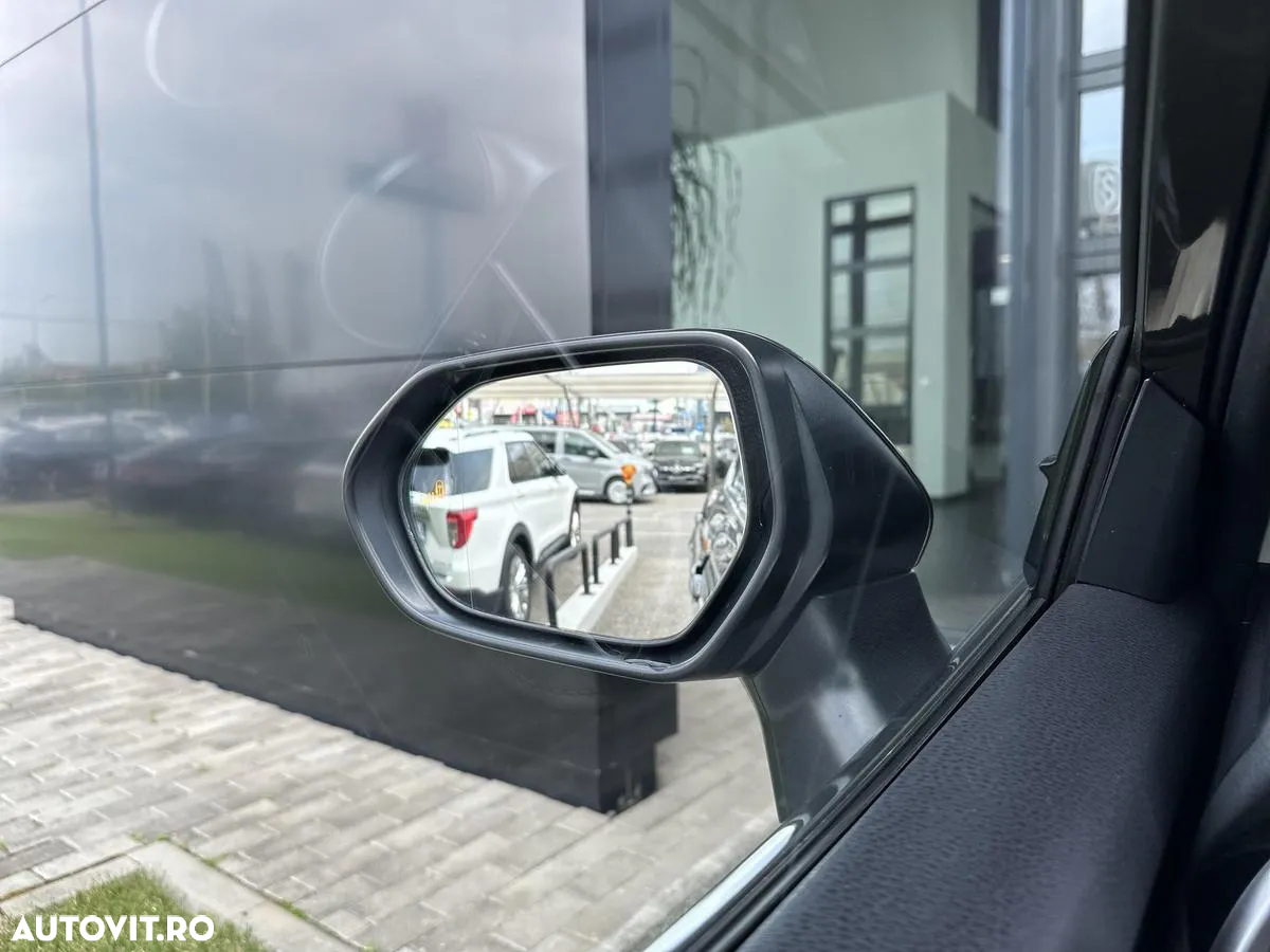 Toyota Camry 2.5 Hybrid Business - 16