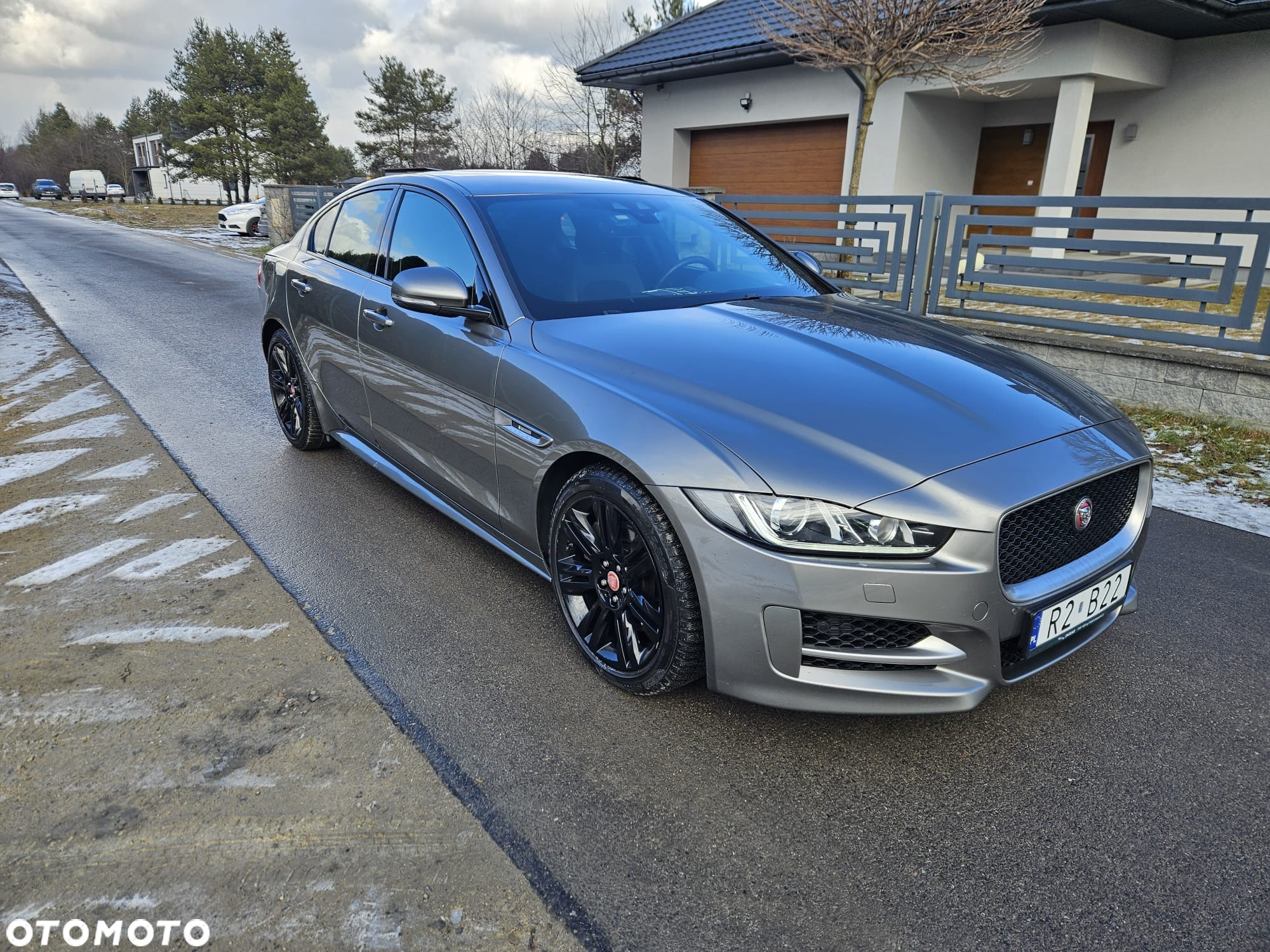 Jaguar XE 2.0 T R-Sport - 10
