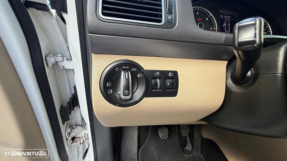 VW Touran 1.6 TDI DPF Highline - 28