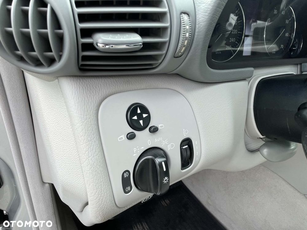 Mercedes-Benz Klasa C 180 Kompressor Classic Sport Edition - 17