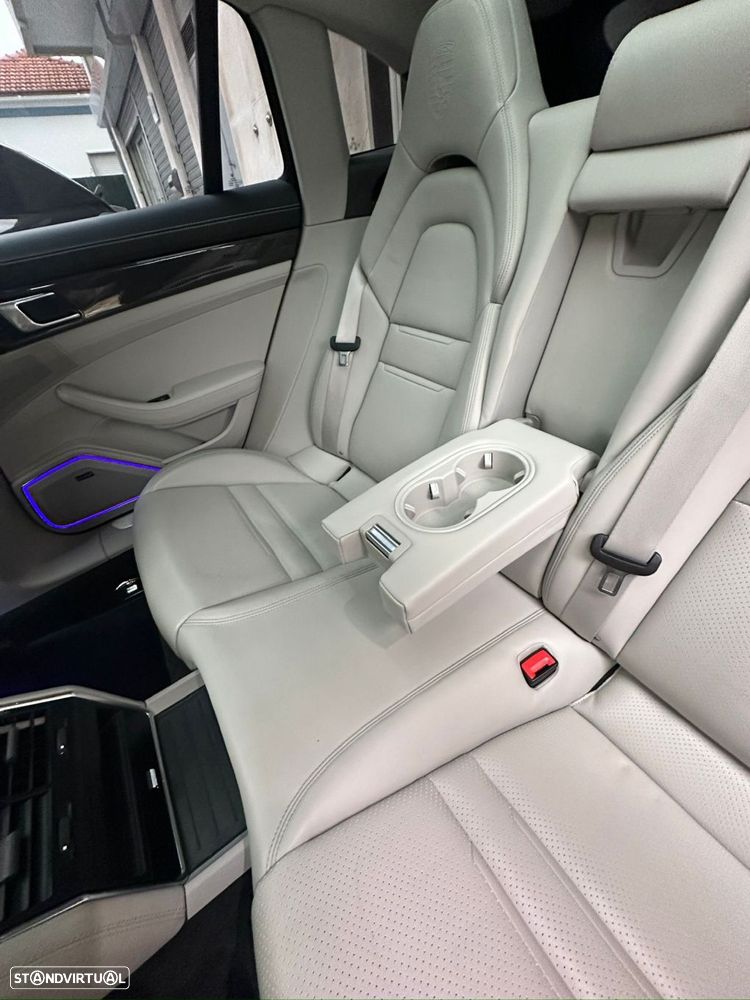 Porsche Panamera Sport Turismo - 12