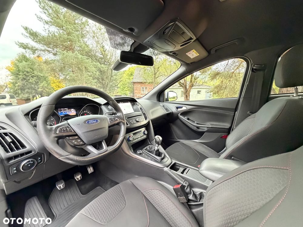 Ford Focus 1.5 EcoBoost ST-Line - 16