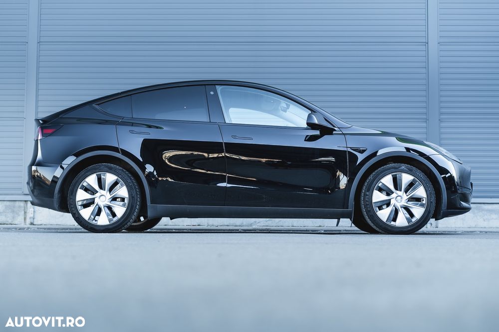 Tesla Model Y - 11