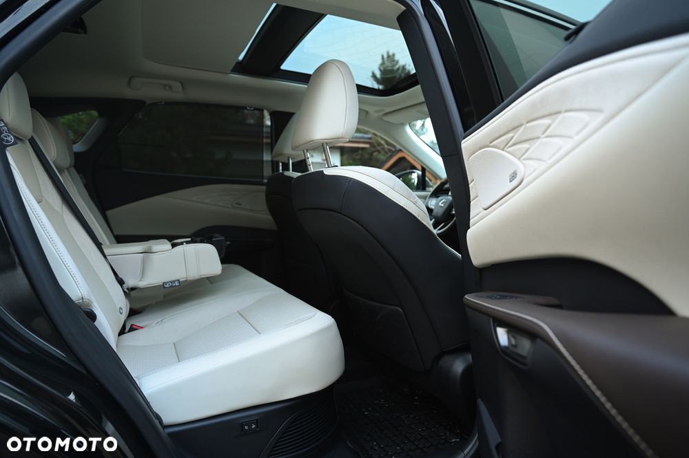Lexus RX 350h Omotenashi - 11