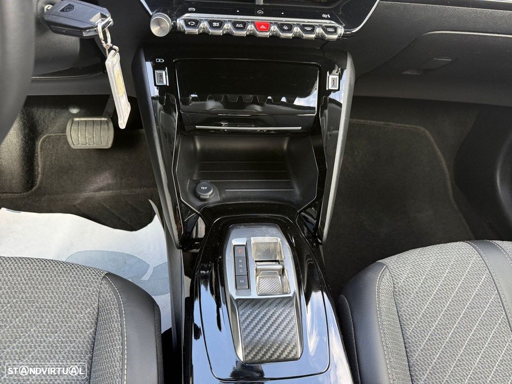 Peugeot 208 1.2 Hybrid Allure e-DCS6 - 11