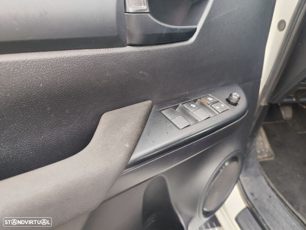 Toyota Hilux 2.4 D-4D 4WD CD Tracker - 27