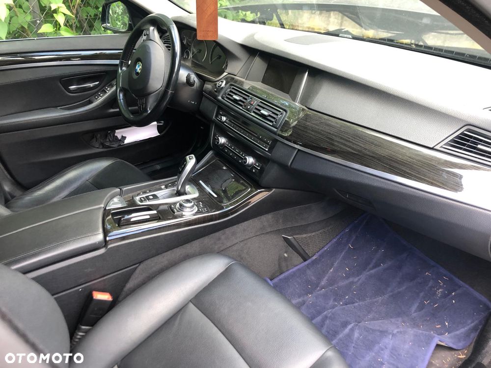 BMW Seria 5 520d xDrive - 14