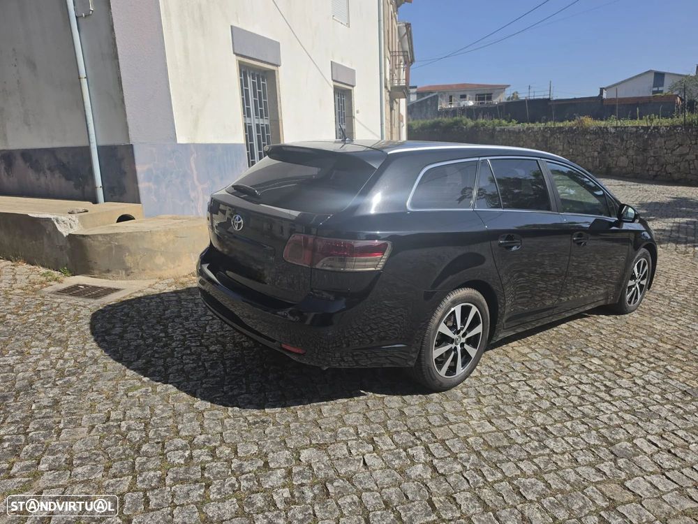 Toyota Avensis SW 2.0 D-4D Luxury - 3