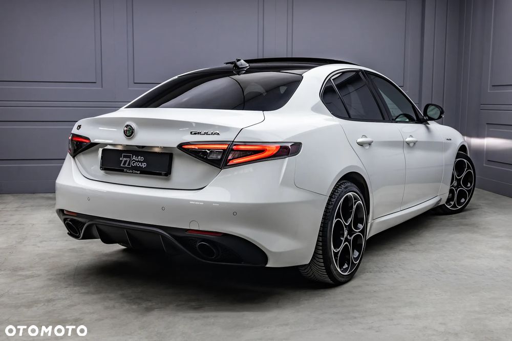 Alfa Romeo Giulia 2.0 Turbo 16V AT8-Q4 Veloce - 3