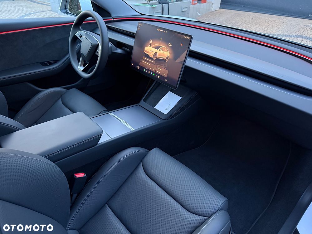 Tesla Model 3 - 10