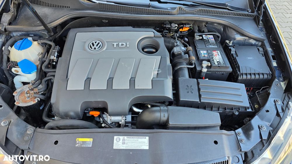 Volkswagen Golf 1.6 TDI BlueMotion Technology Comfortline - 12