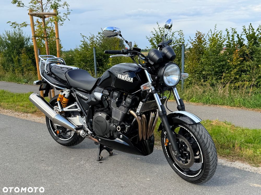 Yamaha XJR - 32