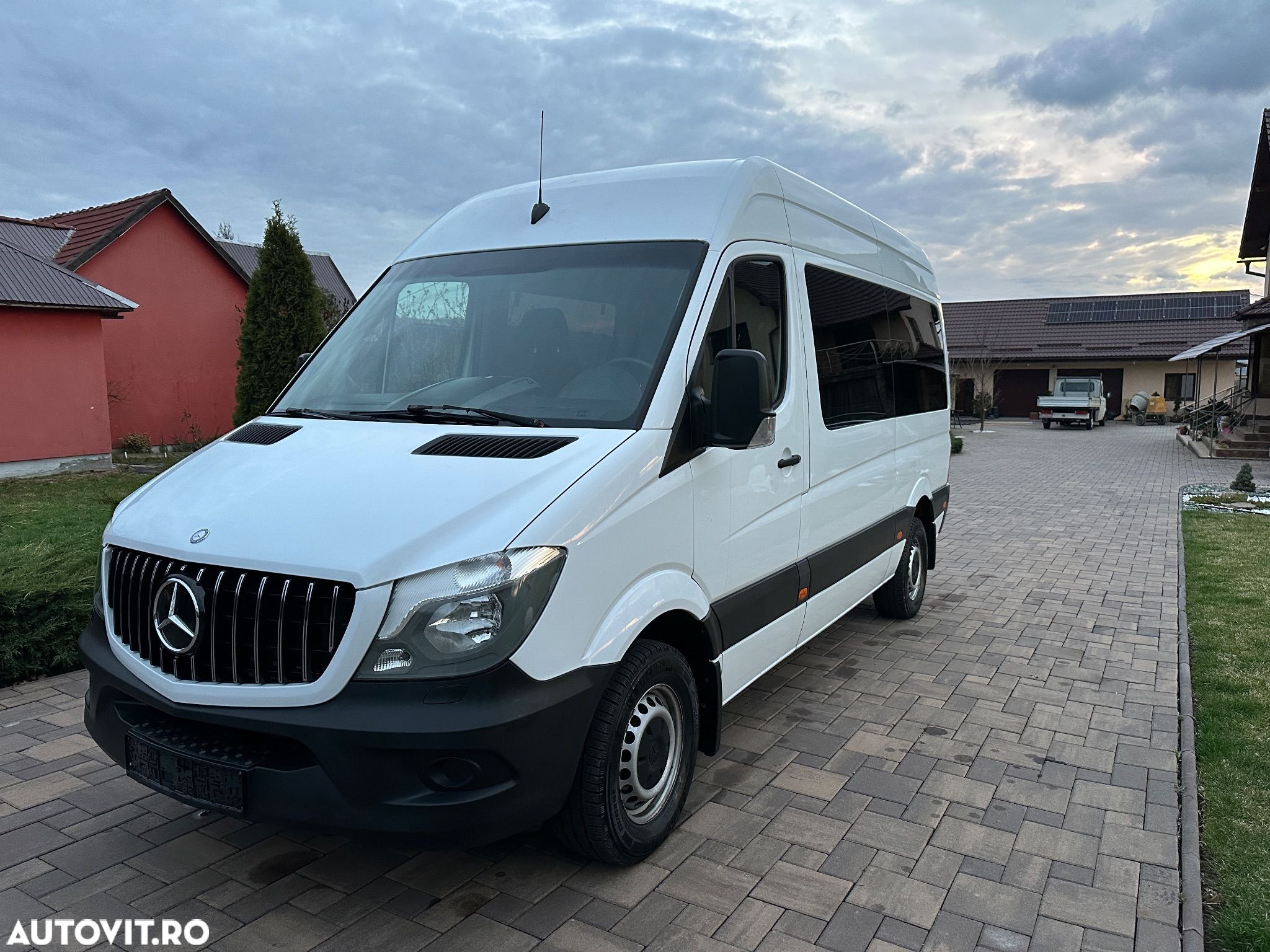 Mercedes-Benz Sprinter 316 Mediu 8+1 Locuri - 1