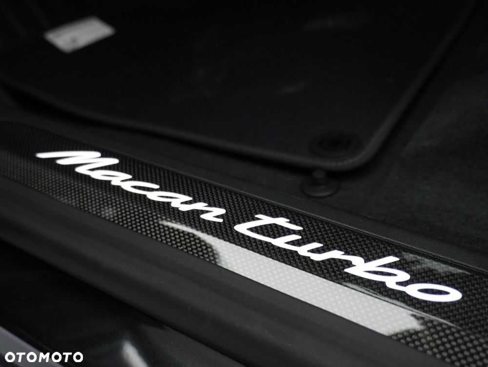 Porsche Macan - 24