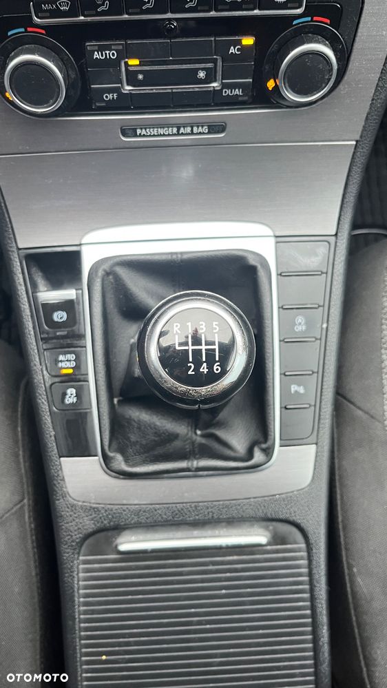 Volkswagen Passat 1.6 TDI Comfortline - 10