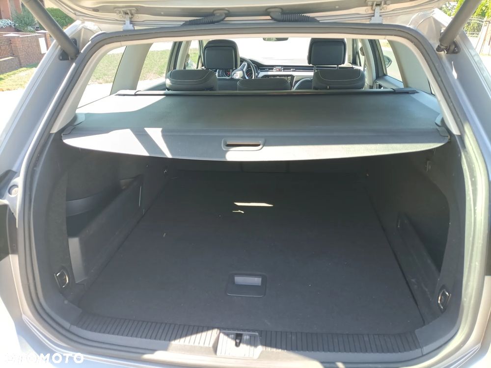 Volkswagen Passat 2.0 TDI SCR DSG Comfortline - 16