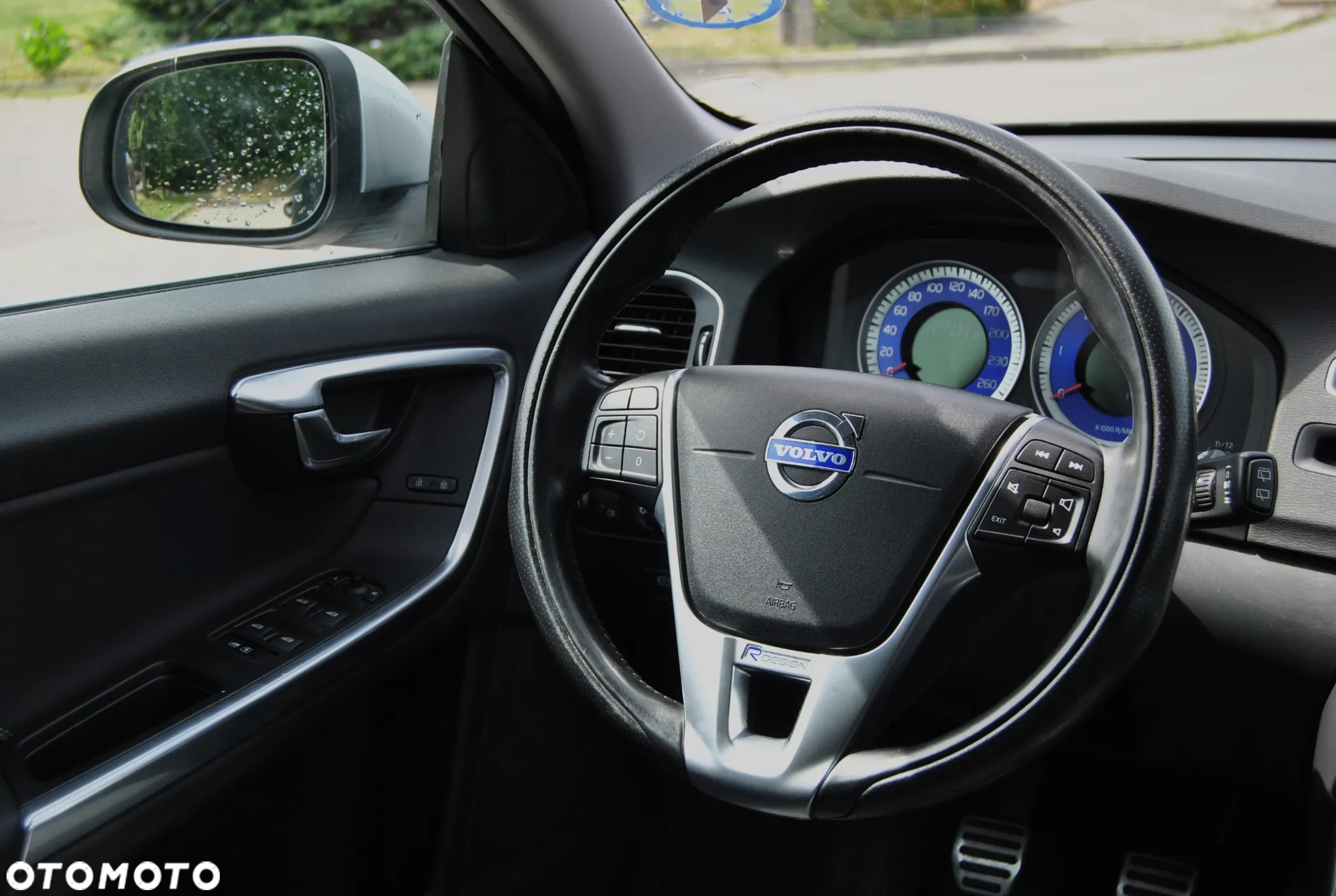 Volvo V60 D2 R-Design - 10