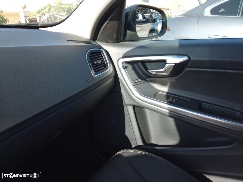 Volvo V60 2.4 D6 Momentum AWD Phev - 20