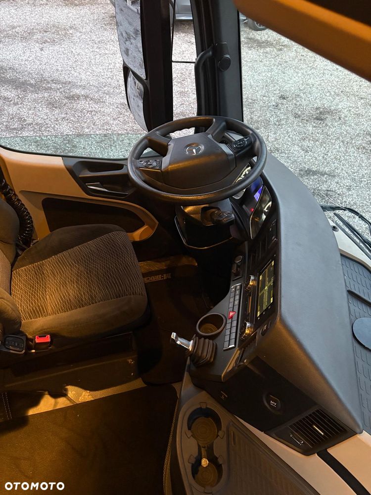 Mercedes-Benz Actros - 18