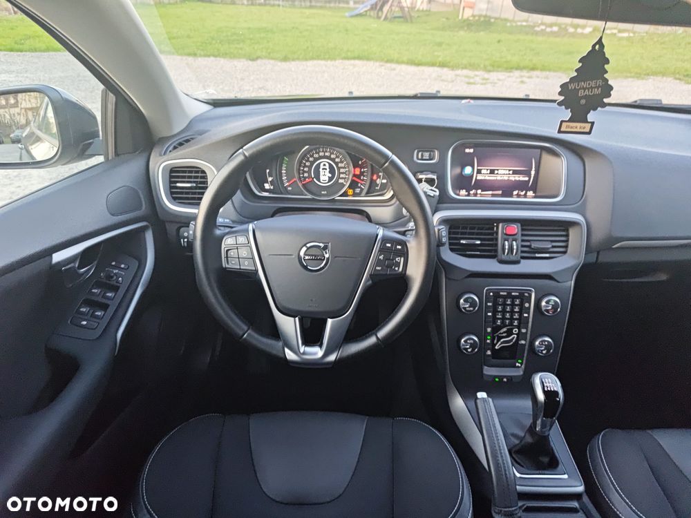 Volvo V40 D2 Momentum - 19