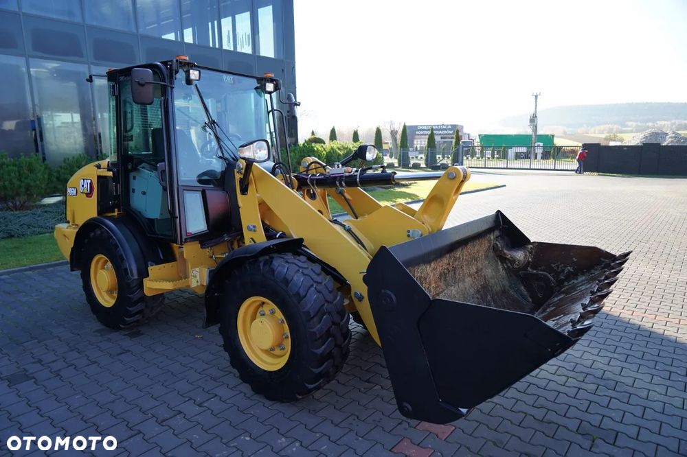 Caterpillar 906M / ŁADOWARKA KOŁOWA / 2020 ROK / ŁYŻKA SZCZĘKOWA / - 12
