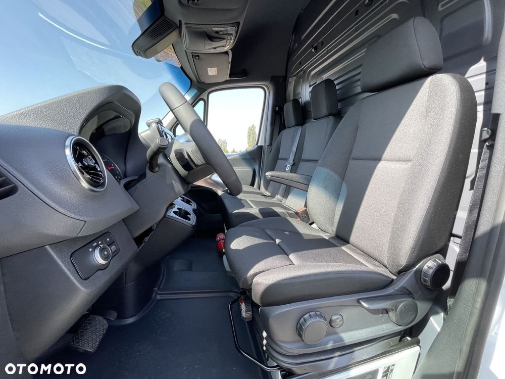 Mercedes-Benz Sprinter - 13