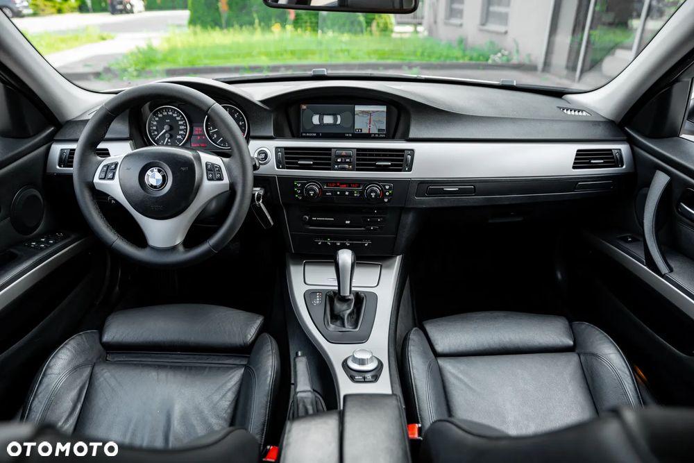BMW Seria 3 330i - 22