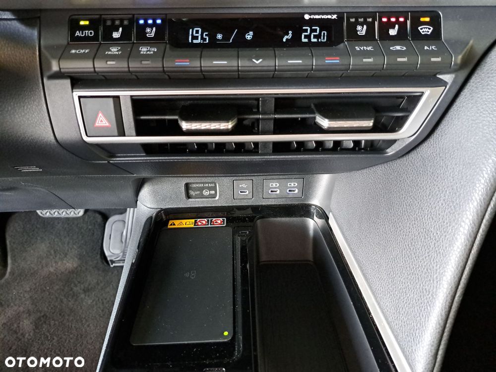 Toyota Camry - 26