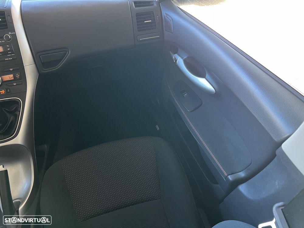 Toyota Auris 1.4 D-4D Exclusive+P.Sport - 9