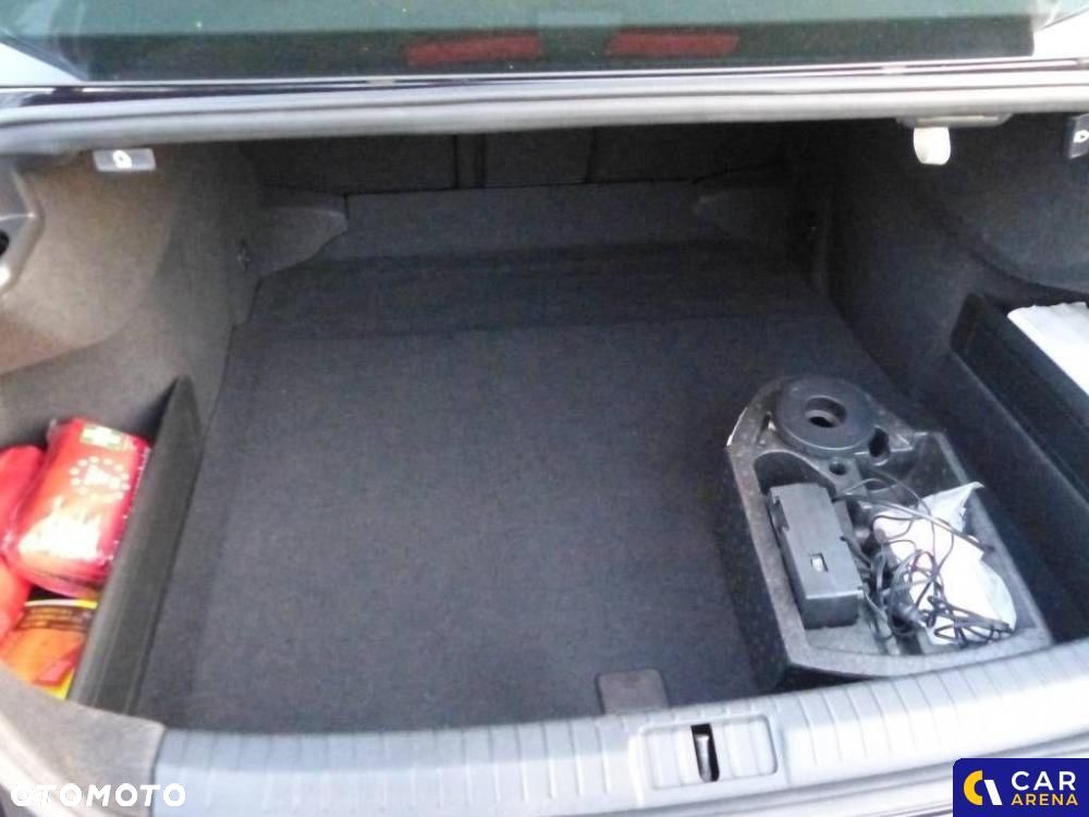 Volkswagen Passat - 39