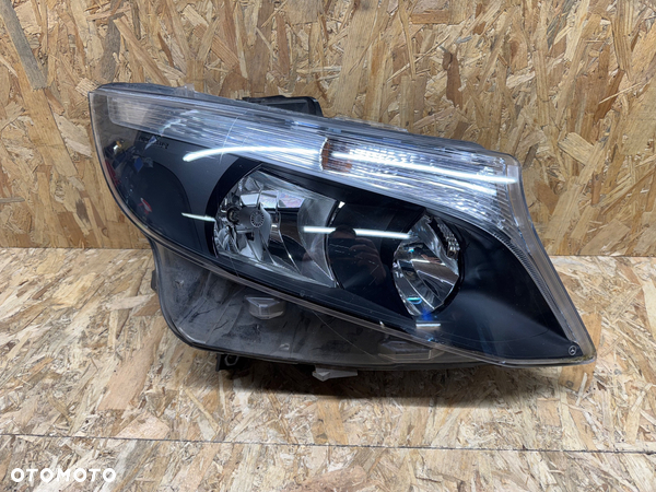Przednia prawa lampa Mercedes vito 447
