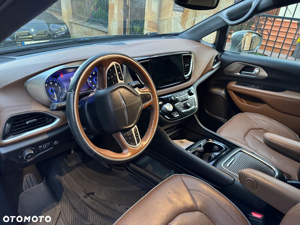 Chrysler Pacifica - 11