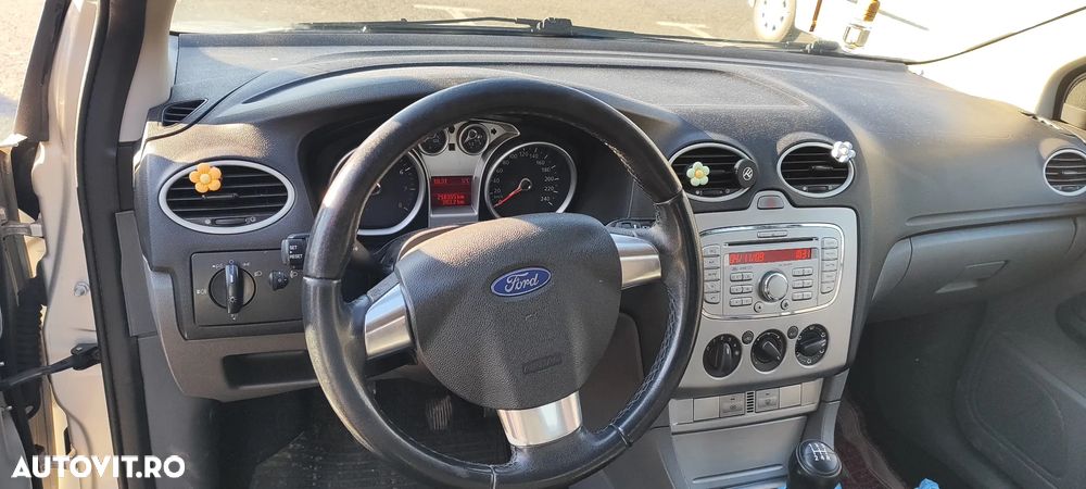 Ford Focus 1.6i Titanium - 2