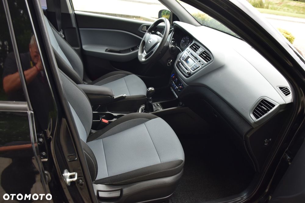 Hyundai i20 blue 1.2 Classic - 11