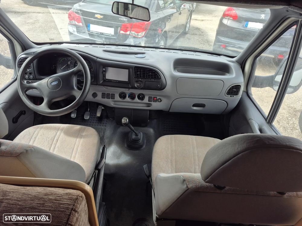 Challenger Genesis FORD TRANSIT 2.5 TD - 6 DORMIDAS - 6 LUGARES - 27