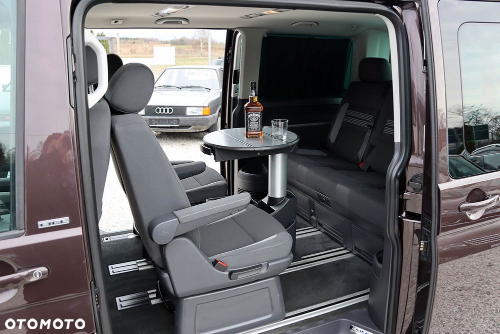 Volkswagen Multivan - 28