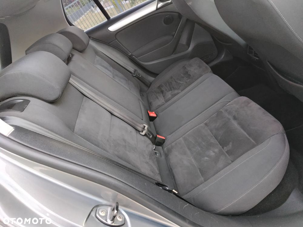 Volkswagen Golf 1.6 TDI Trendline DSG - 8