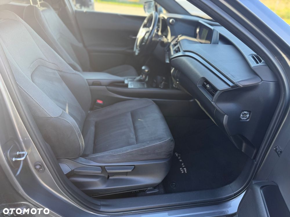 Lexus UX 250h Elegance 2WD - 22
