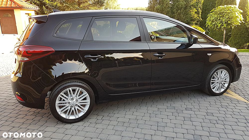 Kia Carens 1.6 GDI Dream Team Edition - 12