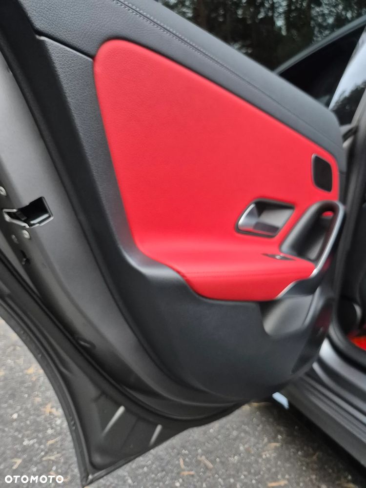 Mercedes-Benz CLA AMG 35 4-Matic 7G-DCT - 32